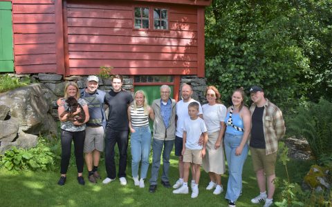 100 Kjell Hylland with his three kids and their families